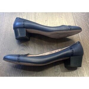 Salvatore Ferragamo Women’s Vara Navy Blue Leather Shoes Cap Toe Detail Size 9B
